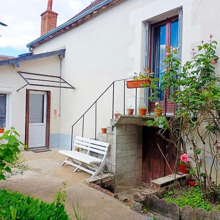 Petite Maison Etape Loire A Velo Ou Compostelle Мон Экстерьер фото