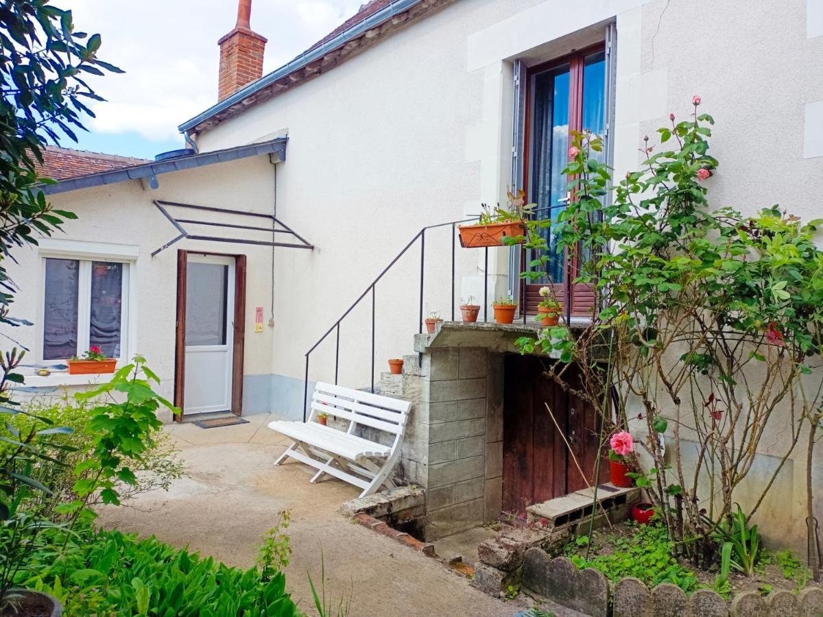 Petite Maison Etape Loire A Velo Ou Compostelle Мон Экстерьер фото